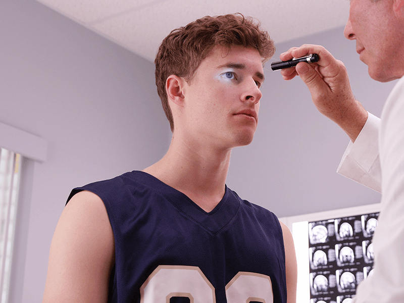 Concussion Symptoms: Signs of a Concussion & Treatment